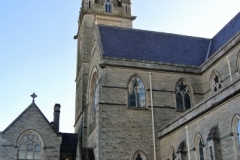 250.Se trata de la única catedral en todo el condadode Antrim. Fue inaugurada en 1901, y en la actualidad sigue siendo el edificio más alto de la ciudad